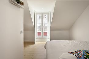 Downtown Modern Apartments by Homing