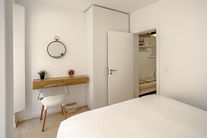 Downtown Modern Apartments by Homing