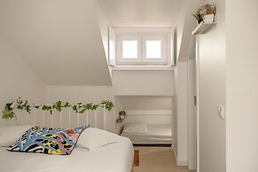 Downtown Modern Apartments by Homing