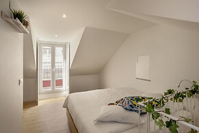 Downtown Modern Apartments by Homing
