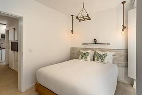 Downtown Modern Apartments by Homing