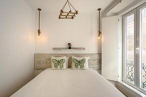 Downtown Modern Apartments by Homing
