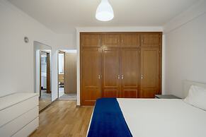 Carcavelos Modern Apartment by Homing