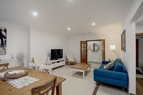 Carcavelos Modern Apartment by Homing