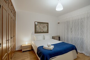 Carcavelos Modern Apartment by Homing