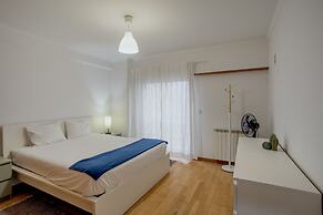 Carcavelos Modern Apartment by Homing