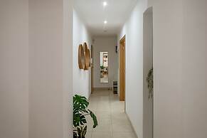Carcavelos Modern Apartment by Homing