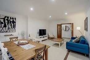 Carcavelos Modern Apartment by Homing