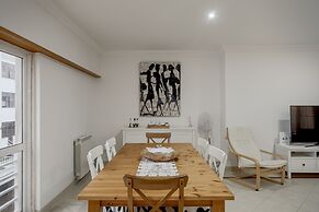 Carcavelos Modern Apartment by Homing
