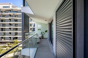 Modern Lisbon W/ Balcony Pool II