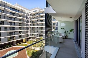 Modern Lisbon W/ Balcony Pool II