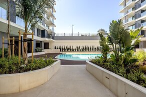 Modern Lisbon W/ Balcony Pool II