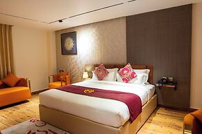 Hotel Golden Amulya Rest Wings