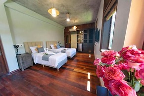 Hoianbang Beach Front Villa & Restaurant