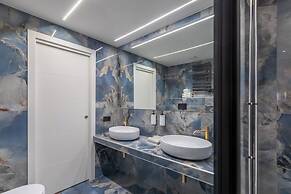 HELMIRAGE Frattina Suite