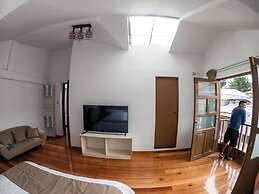 EMILIA HOTEL BOUTIQUE