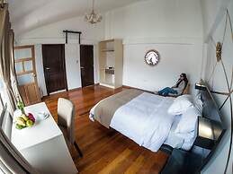 EMILIA HOTEL BOUTIQUE