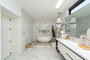 Villa Devina by Pertama Stay