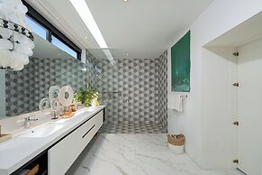 Villa Devina by Pertama Stay