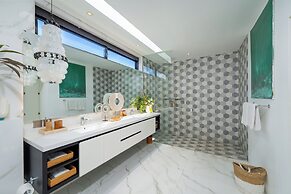 Villa Devina by Pertama Stay