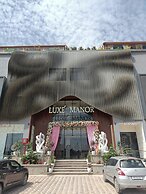 Luxe Manor
