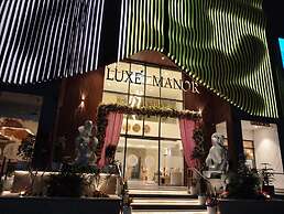 Luxe Manor