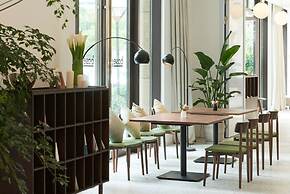 basePLUS-Binjiang Serviced Apartment