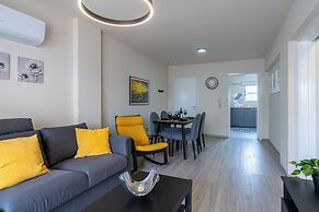 Vox 2-BR Apt & Balcony in Larnaca
