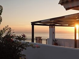 Villa Yiannis - Sea View & Private Pool