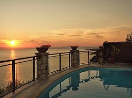 Villa Yiannis - Sea View & Private Pool