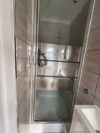 Large & Cozy 5-bed House in a Quiet Dagenham Area