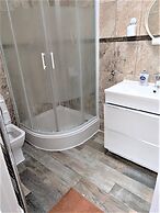 Large & Cozy 5-bed House in a Quiet Dagenham Area