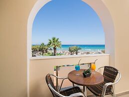 Plaka Beach Resort