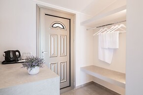 Plaka Beach Resort