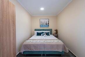 Plaka Beach Resort
