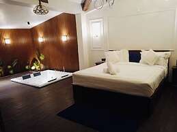 The S - Luxurious Stays