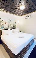 The S - Luxurious Stays