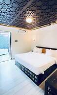The S - Luxurious Stays