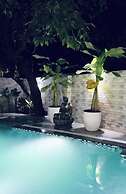 The S - Luxurious Stays