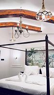 The S - Luxurious Stays