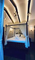 The S - Luxurious Stays
