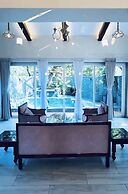 The S - Luxurious Stays