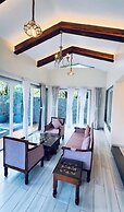 The S - Luxurious Stays