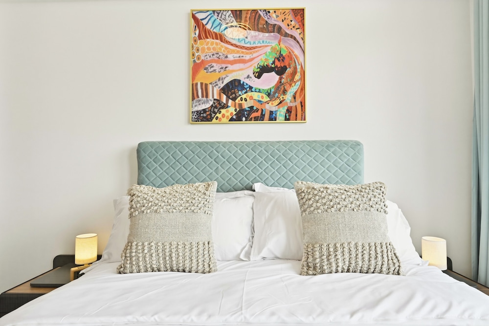 Bloomfields Modern 1BR in Azizi Vista