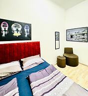Bright 4BR Apt for 8 Near FAC Platz