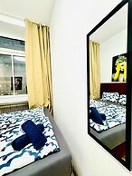Bright 4BR Apt for 8 Near FAC Platz