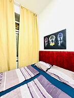 Bright 4BR Apt for 8 Near FAC Platz