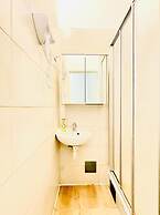 Bright 4BR Apt for 8 Near FAC Platz
