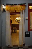 Latitudee Boutique Rooms