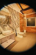 PREMIUM HOTEL BLUE P-I-N-E PALACE